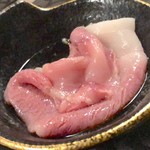 神戸牛すき焼き 肉の寿司　肉邸 金山 六本木 - 食べ方は桜色のレア目がおすすめ