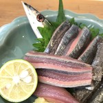 Sakedokoro Harugokoro - 秋刀魚造り ドアップ