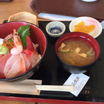 Genki Shokudou - 元気丼（1,250円）。新鮮な旬のネタがたくさんのっている海鮮丼です