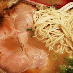 都飯店 - 細麺とチャーシュー