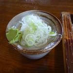蕎麦処 若佐 - 薬味はワサビとネギ
