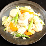 ダイニングキッチンgigi 910 えんび - 三海鮮の季節野菜炒め