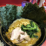 家系総本山 ラーメン 吉村家 - 勝手に海苔を立てました