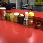 家系総本山 ラーメン 吉村家 - 薬味たち