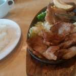 にぐるまやダイニング - 豚味噌鉄板（マズイ）