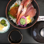 夕なぎ荘 - 海鮮丼（1700円）
