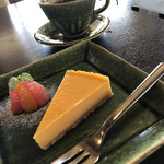 Cafe Rire - チーズケーキとブレンドコーヒー