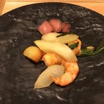 一碗水 - 焼火腿双瓜炒明蝦(車海老、赤肉メロン、金華ハムの蜂蜜シロップ揚げ)