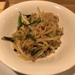 一碗水 - 素菜XO伊府麺(野菜のXO醤と黄韮 もやし 青ネギの伊府麺)