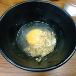 ラーメン二郎 - 本日の限定！汁なしセット。かなり塩辛いので、たったこれだけで麺が相当量食べられる。しかも美味い