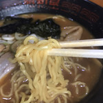 らーめん昭和屋 - 細麺アップ