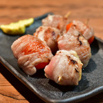 和来路 - トマト豚巻串焼（2串）@420円