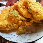 天ぷら しんどう - しんどう名物 ジャンボかき揚げ☆ 写真は2人分だよ～!!!! 
                                4人で食べるので、4個にしてくれた(^^)♪
                                細かな気配りが嬉しいねぇ☆