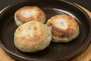 くしろ炭焼き居酒屋 個室のせんごく - 鉄板ニラまん［550円］