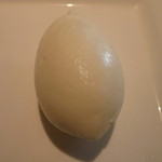 ete - デザートのお皿にはあらかじめアイスが乗っていました。私のはミルク