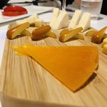 居酒屋＆カフェ IKOI場 - チーズの盛り合わせ