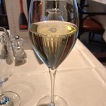 IL Giardino - イタリアンワイン 3杯セット 3000円(税込・サ抜) スパークリングワイン：フランチャコルタ アルマ キュヴェ ブリット (ロンバルディア)