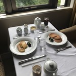 ホテルニューグランド - ルームサービスの朝食、いただきま〜す