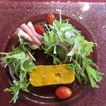 ヴィネット - 前菜。自家製生ハムは程よい塩気と弾力で本当に美味しい！これだけ食べに行きたいくらい。カボチャも甘くて美味しかった。