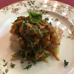 ヴィネット - 魚料理メイン。サーモンの生り物野菜添え。サーモンももちろん美味しいけど野菜の美味しさを感じた。