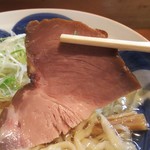 さんくるげ - 厚めカットのチャーシューはレアで柔らかい❗