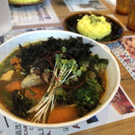 Soup curry tom tom kikir - 海苔と揚げブロッコリーのトッピングはマスト