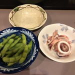あかり - お通しのイカ焼きと枝豆