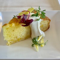 山手十番館 レストラン&カフェ - とうもろこしのパンケーキ。ソースがほんのり醤油味で、まるで焼きとうもろこしを食べているかのよう! 山手十番館 レストラン&カフェ - とうもろこしのパンケーキ。ソースがほんのり醤油味で、まるで焼きとうもろこしを食べているかのよう!