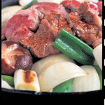 Jingisukan - 一頭丸ごと仕入れているので、他店では絶対に味わえない、カルビやタンなど、上質且つ微量な部位も手ごろな値段で食べられる。