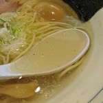 翔鶴 - クリアな黄金スープ。