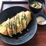 花ちる里 - オムそばめし 味噌汁 漬物