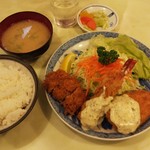 あけぼの - サービス定食1000円