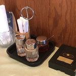 中国・四川料理 龍宮城 - テーブル　薬味