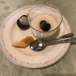 中国・四川料理 龍宮城 - 杏仁豆腐