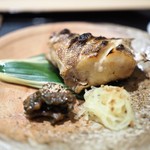 津の守坂 小柴 - 本アラのカマの塩焼き