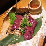 智慧 - 生レバ刺し780円