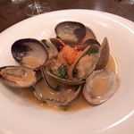 PASTAVOLA - あさりとアスパラのトマト酒蒸し