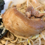 野菜みそラーメン 鬼首 - 超どデカいブタ
      でも柔らかいんだ、コレ！