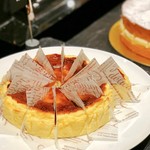 ザ・テラス - レモン風味のバスク風チーズケーキ＠神の食べ物