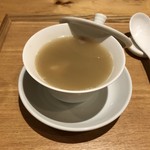 一碗水 - 補涼老火湯(新銀杏、新蓮根、小豆、豚軟骨、鱧素揚げのスープ)
