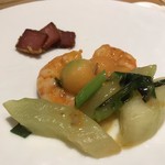 一碗水 - 焼火腿双瓜炒明蝦(車海老、赤肉メロン、金華ハムの蜂蜜シロップ揚げ)