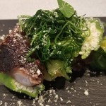 日本料理 TOBIUME - ④真蛸(福岡県関門海峡産、雌)、陸ひじき(福岡県若松産)、オクラ(福岡県若松産)、胡瓜(福岡県若松産)ぬた和え
      TOBIUMEさんならではの産直野菜も鮮度抜群！o(^o^)o