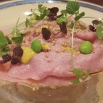 日本料理 TOBIUME - ⑪宮崎牛の冷しゃぶ
      夏を意識してサシの入った上質なお肉をサッパリとした仕立てで提供。
      優しい脂の旨みを爽やかな味わいで頂きました。