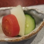 日本料理 TOBIUME - ⑬香の物
      トマト、胡瓜、テーブルメロン
