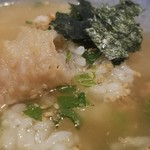 日本料理 TOBIUME - ⑫鱧(福岡県芦屋産)の胡麻ダレ&出汁茶漬け
      産卵期は夏、旬は初夏と晩秋の2回。
      個人的には少し胡麻が強くてお肉のサッパリから一転しちゃった印象です。
