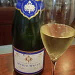 日本料理 TOBIUME - お酒⑬マリー・ワイス・ブリュットNV(シャンパーニュ、フランス)
      葡萄品種:シャルドネ43％、ピノ・ムニエ30％、ピノ・ノワール27％