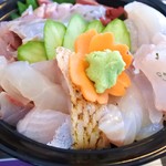 お魚のなかだ - 上海鮮丼