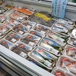 Osakana No Nakada - 新鮮なお魚が並んでいます