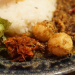 curry bar nidomi - ウズラの卵等