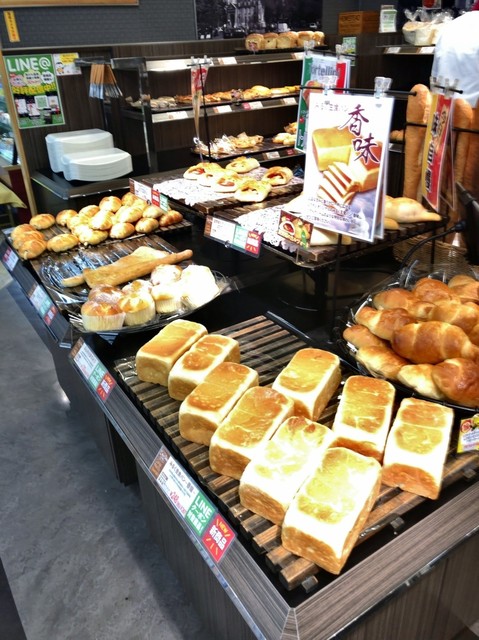 レフボン 湯の川店 - 函館アリーナ前（パン）の写真